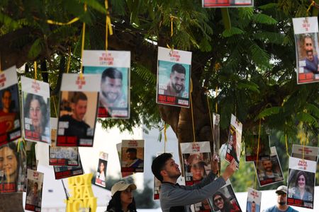 tagreuters.com2025binary_LYNXMPEL0D0VY-VIEWIMAGE