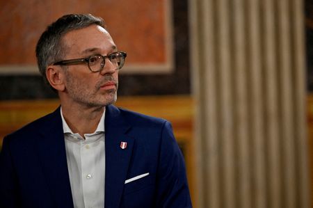 tagreuters.com2025binary_LYNXMPEL1A0LJ-VIEWIMAGE