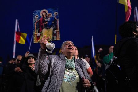 tagreuters.com2025binary_LYNXMPEL2A10Y-VIEWIMAGE