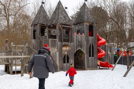 tagreuters.com2025binary_LYNXMPEL2I0NS-VIEWIMAGE