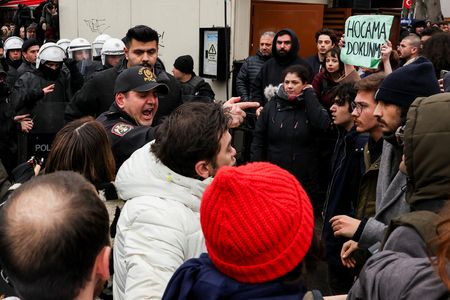 tagreuters.com2025binary_LYNXMPEL2J0N0-VIEWIMAGE