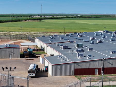 tagreuters.com2025binary_LYNXMPEL3K0WQ-VIEWIMAGE