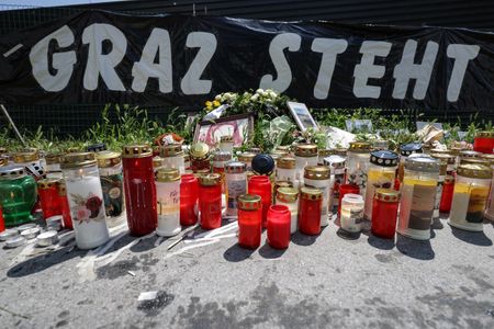 tagreuters.com2025binary_LYNXMPEL5C0HJ-VIEWIMAGE