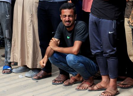 tagreuters.com2025binary_LYNXMPEL5F0H0-VIEWIMAGE