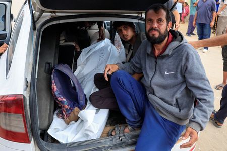 tagreuters.com2025binary_LYNXMPEL5F0H7-VIEWIMAGE