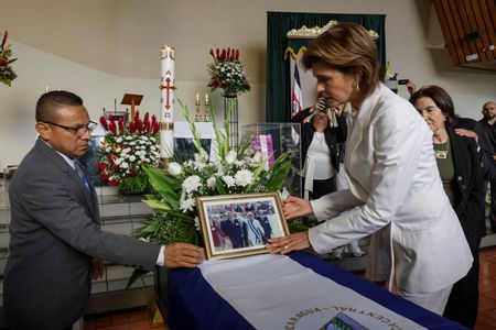 tagreuters.com2025binary_LYNXMPEL5G0O3-VIEWIMAGE