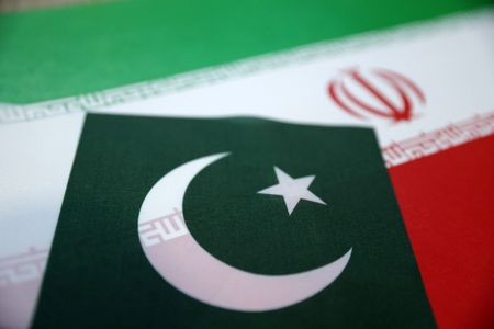 tagreuters.com2025binary_LYNXMPEL5L0AZ-VIEWIMAGE