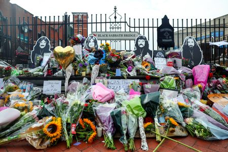 tagreuters.com2025binary_LYNXMPEL6M133-VIEWIMAGE