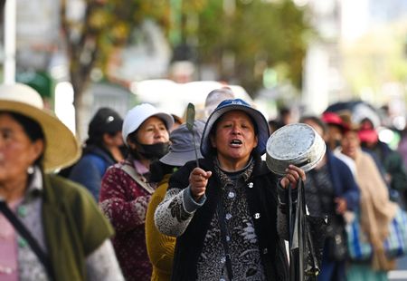 tagreuters.com2025binary_LYNXMPEL760QN-VIEWIMAGE