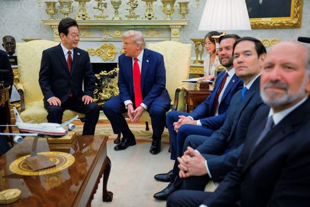 tagreuters.com2025binary_LYNXMPEL7O0QU-VIEWIMAGE