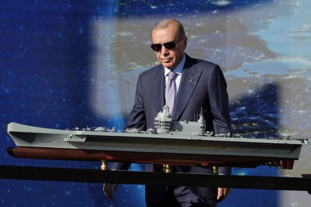 tagreuters.com2025binary_LYNXMPEL9L05R-VIEWIMAGE