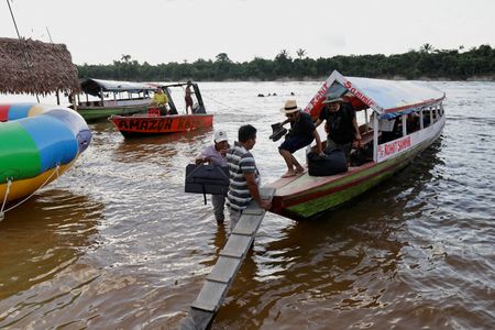 tagreuters.com2025binary_LYNXMPELA202B-VIEWIMAGE