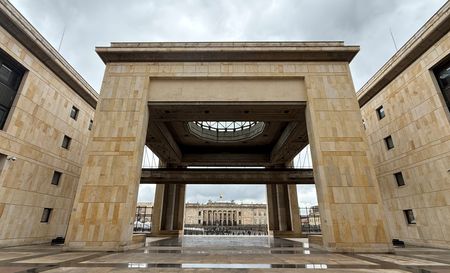 tagreuters.com2025binary_LYNXMPELA50UA-VIEWIMAGE