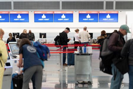 tagreuters.com2025binary_LYNXMPELA613F-VIEWIMAGE