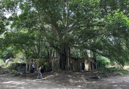 tagreuters.com2025binary_LYNXMPELAC0NY-VIEWIMAGE