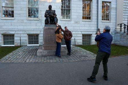 tagreuters.com2025binary_LYNXMPELAJ135-VIEWIMAGE