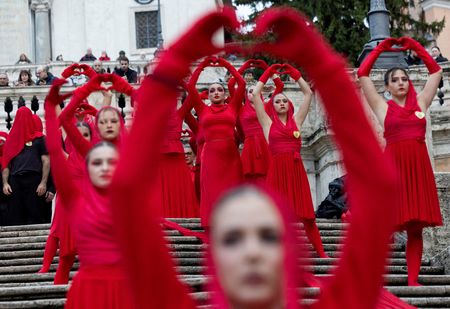 tagreuters.com2025binary_LYNXMPELAP0KJ-VIEWIMAGE