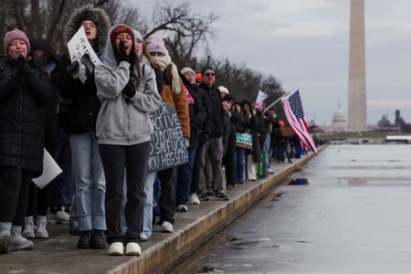 tagreuters.com2025binary_LYNXNPEL0H09V-VIEWIMAGE