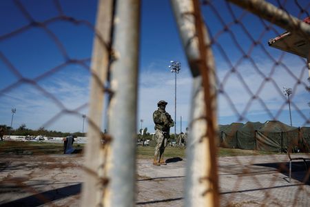 tagreuters.com2025binary_LYNXNPEL0L0S9-VIEWIMAGE