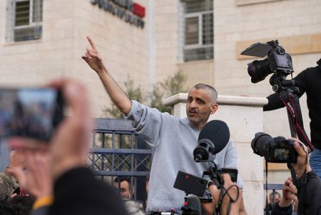 tagreuters.com2025binary_LYNXNPEL0O068-VIEWIMAGE