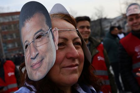 tagreuters.com2025binary_LYNXNPEL0U0GC-VIEWIMAGE