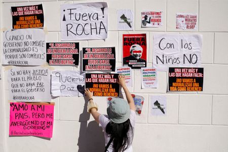 tagreuters.com2025binary_LYNXNPEL0U0XN-VIEWIMAGE