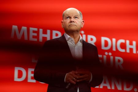 tagreuters.com2025binary_LYNXNPEL1M08H-VIEWIMAGE