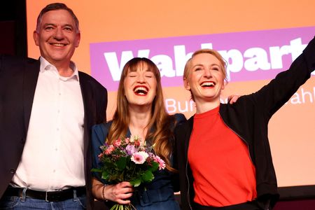 tagreuters.com2025binary_LYNXNPEL1M08K-VIEWIMAGE