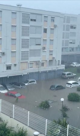 tagreuters.com2025binary_LYNXNPEL1R0KT-VIEWIMAGE