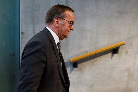 tagreuters.com2025binary_LYNXNPEL1R0LH-VIEWIMAGE