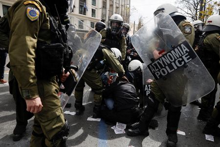 tagreuters.com2025binary_LYNXNPEL1R0M8-VIEWIMAGE