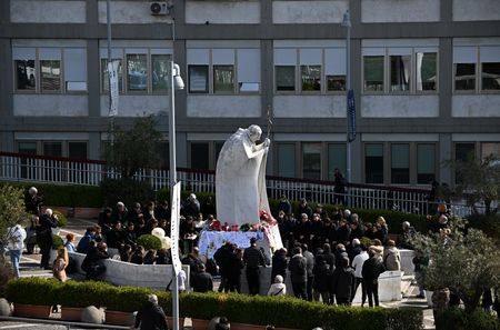 tagreuters.com2025binary_LYNXNPEL21062-VIEWIMAGE