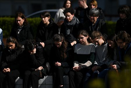 tagreuters.com2025binary_LYNXNPEL21063-VIEWIMAGE