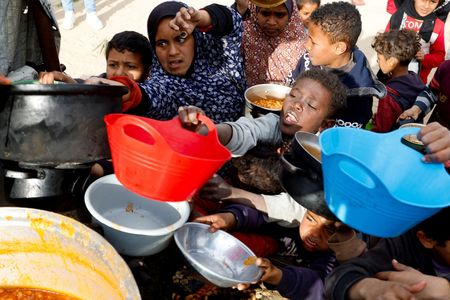 tagreuters.com2025binary_LYNXNPEL220W0-VIEWIMAGE