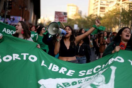 tagreuters.com2025binary_LYNXNPEL2510Q-VIEWIMAGE