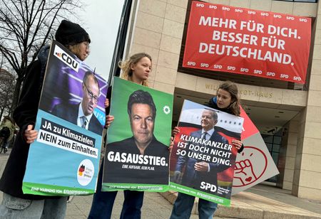 tagreuters.com2025binary_LYNXNPEL26098-VIEWIMAGE