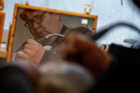 tagreuters.com2025binary_LYNXNPEL260EY-VIEWIMAGE