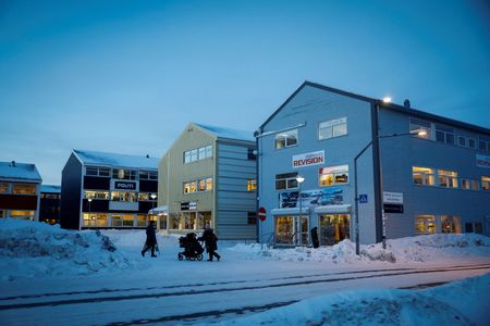 tagreuters.com2025binary_LYNXNPEL260FO-VIEWIMAGE