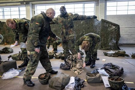 tagreuters.com2025binary_LYNXNPEL260PF-VIEWIMAGE