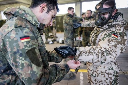 tagreuters.com2025binary_LYNXNPEL260PH-VIEWIMAGE