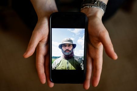 tagreuters.com2025binary_LYNXNPEL2L023-VIEWIMAGE