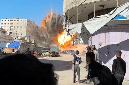 tagreuters.com2025binary_LYNXNPEL2M07C-VIEWIMAGE