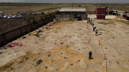 tagreuters.com2025binary_LYNXNPEL2O10J-VIEWIMAGE