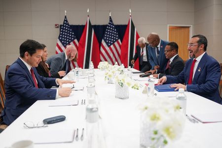 tagreuters.com2025binary_LYNXNPEL2P141-VIEWIMAGE