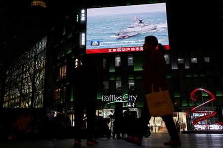 tagreuters.com2025binary_LYNXNPEL31008-VIEWIMAGE