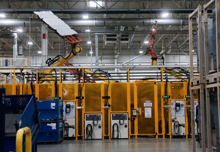 tagreuters.com2025binary_LYNXNPEL31070-VIEWIMAGE