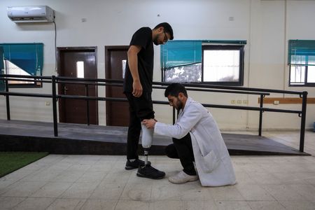 tagreuters.com2025binary_LYNXNPEL390N9-VIEWIMAGE