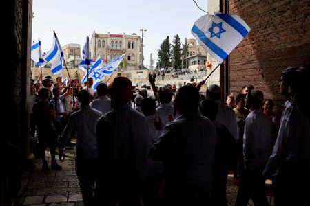 tagreuters.com2025binary_LYNXNPEL4P0K8-VIEWIMAGE