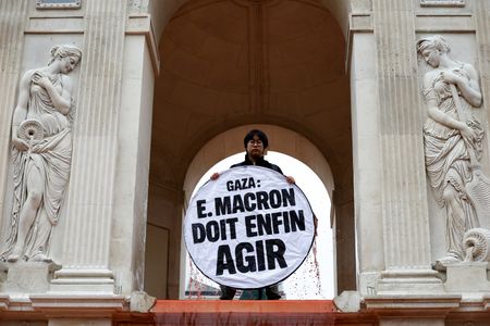 tagreuters.com2025binary_LYNXNPEL4R0KD-VIEWIMAGE