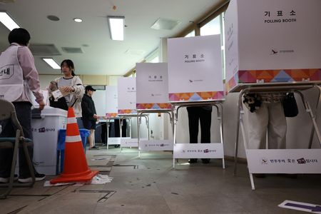 tagreuters.com2025binary_LYNXNPEL4S036-VIEWIMAGE